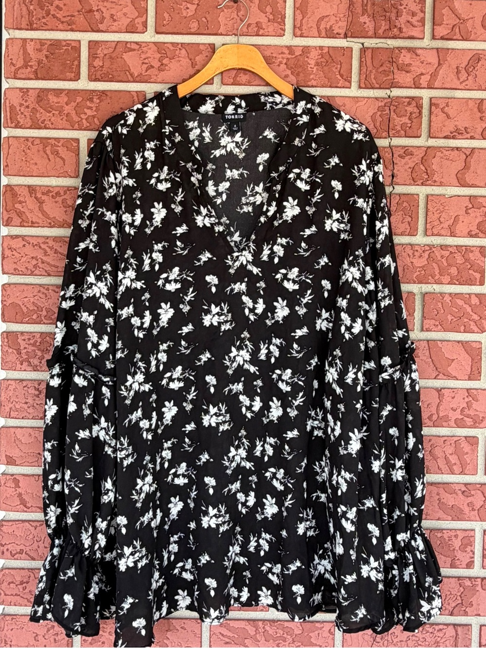 torrid Black Blouse with White Floral Print